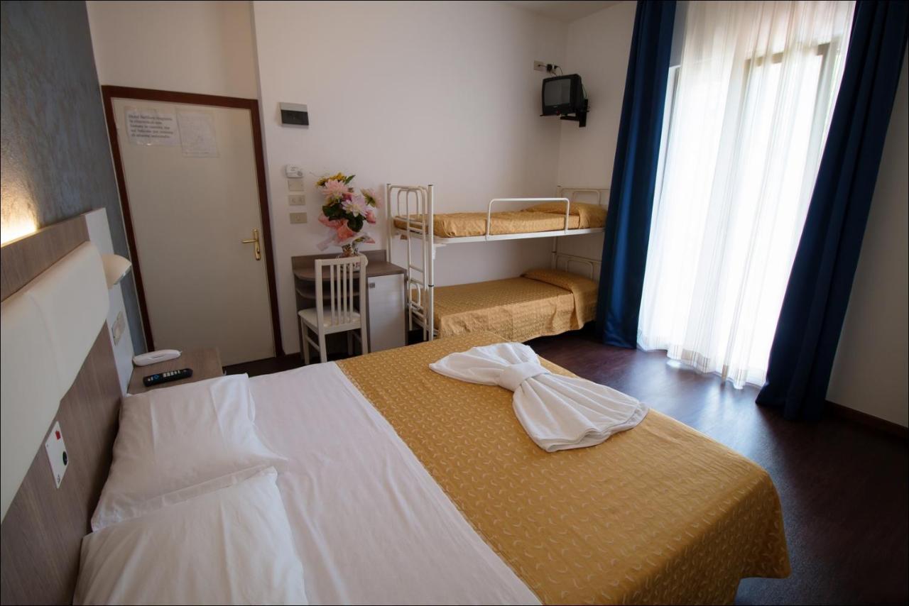 Hotel Belfiore Misano Adriatico Eksteriør billede