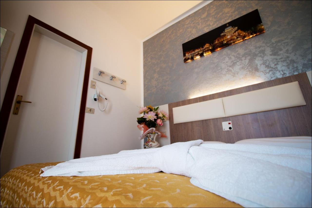 Hotel Belfiore Misano Adriatico Eksteriør billede